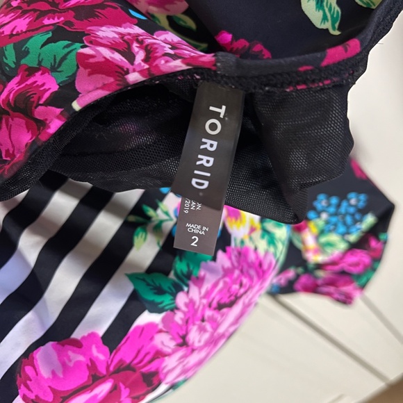 Torrid One Piece Bathing Suit 2X - Picture 4 of 4